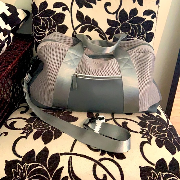DSW Handbags - 🆕DSW Travel Duffel Bag